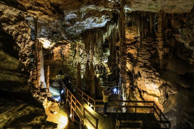 Sarkıt ve dikitleriyle ünlü Karaca Mağarası yerli ve yabancı turistlerin ilgisini çekiyor 11