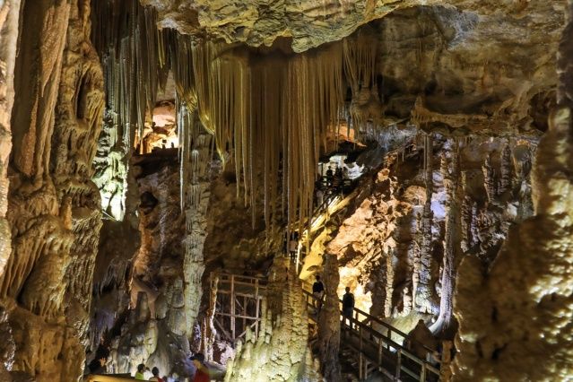 Sarkıt ve dikitleriyle ünlü Karaca Mağarası yerli ve yabancı turistlerin ilgisini çekiyor 5