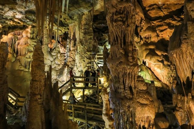 Sarkıt ve dikitleriyle ünlü Karaca Mağarası yerli ve yabancı turistlerin ilgisini çekiyor 9
