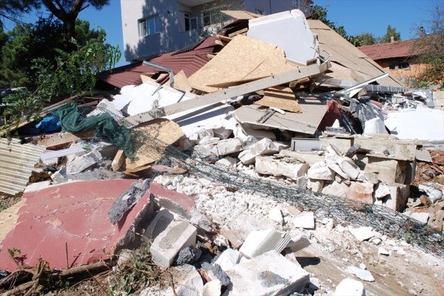 Beykoz'da orman arazisindeki kaçak yapılar yıkılıyor 11