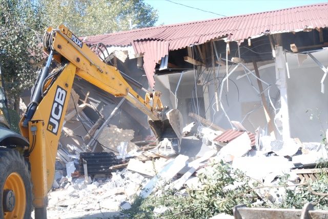 Beykoz'da orman arazisindeki kaçak yapılar yıkılıyor 4