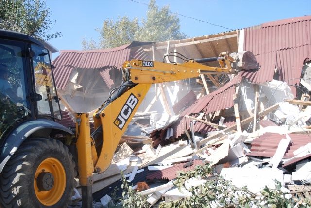 Beykoz'da orman arazisindeki kaçak yapılar yıkılıyor 5