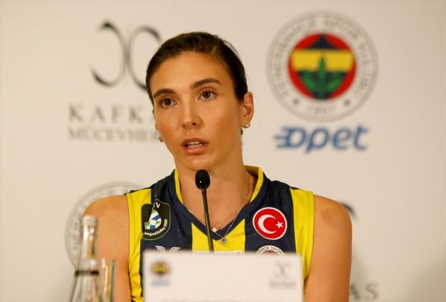 Fenerbahçe Opet Kadın Voleybol Takımı'nda sponsorluk anlaşması 6