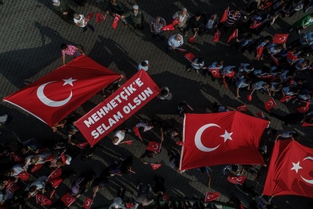 Bursa'da binlerce kişiden Mehmetçik'e asker selamı 11