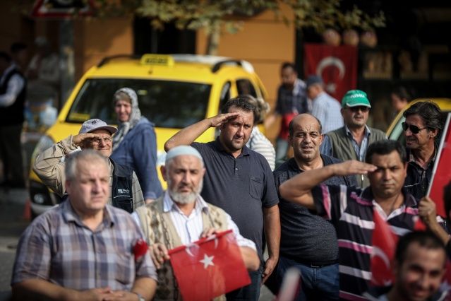 Bursa'da binlerce kişiden Mehmetçik'e asker selamı 5