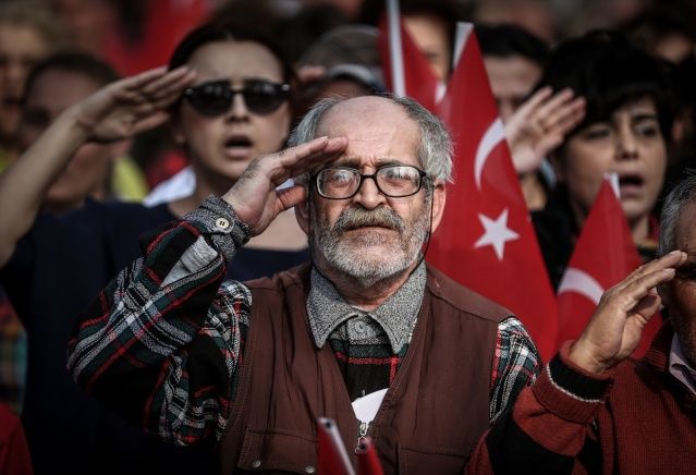 Bursa'da binlerce kişiden Mehmetçik'e asker selamı 9
