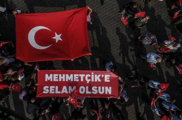 Bursa'da binlerce kişiden Mehmetçik'e asker selamı 10