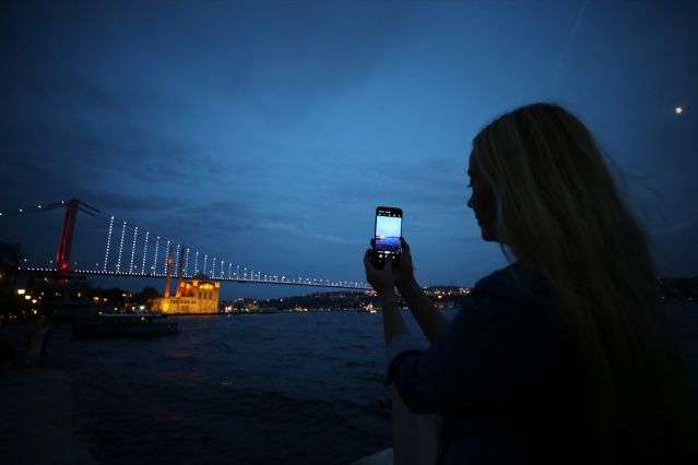 İstanbul'da 15 Temmuz Şehitler Köprüsü ve Ortaköy'de Akşam Manzaraları 2