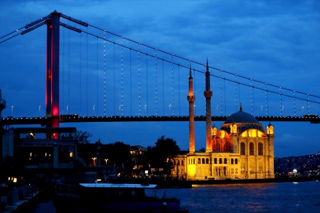 İstanbul'da 15 Temmuz Şehitler Köprüsü ve Ortaköy'de Akşam Manzaraları 5