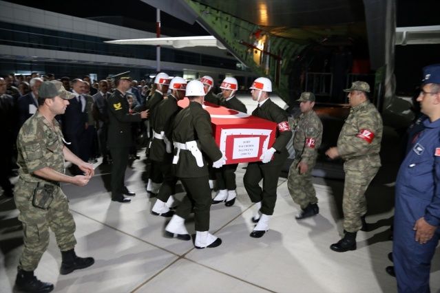 Barış Pınarı Harekatı'nda şehit düşen Hacı Bebek'in cenazesi Kahramanmaraş'a getirildi 2