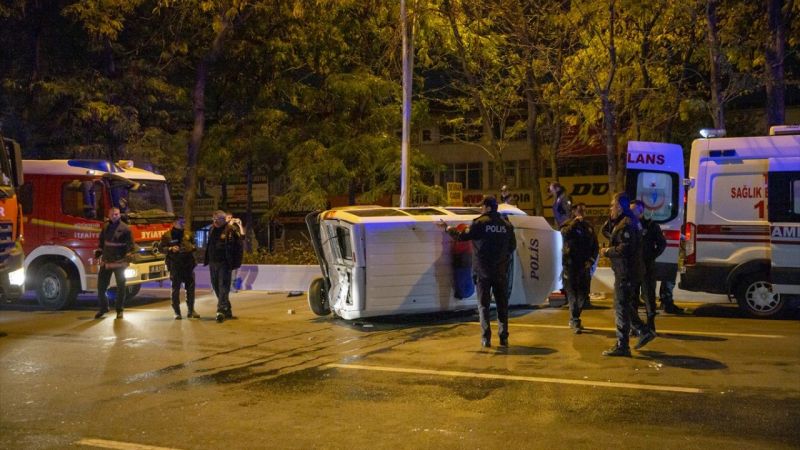 Ankara'da minibüsün çarptığı polis aracı devrildi 3