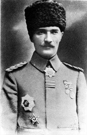 Büyük Önder Atatürk 81 yıldır özlemle anılıyor - Foto Galeri 1