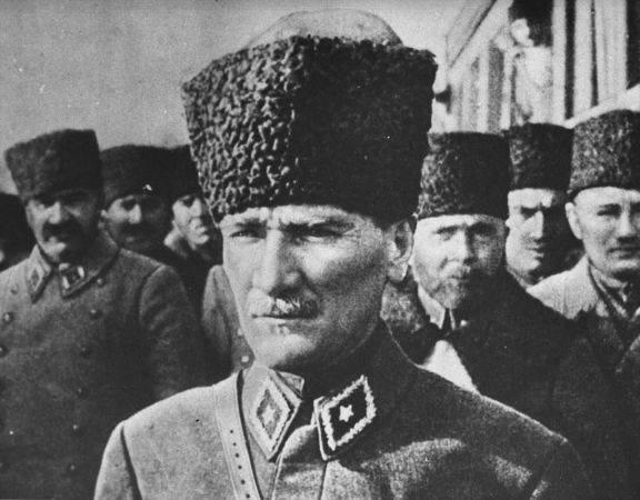 Büyük Önder Atatürk 81 yıldır özlemle anılıyor - Foto Galeri 16