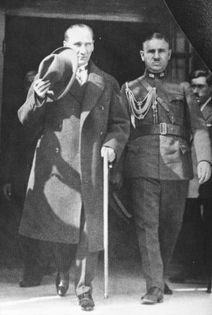 Büyük Önder Atatürk 81 yıldır özlemle anılıyor - Foto Galeri 26
