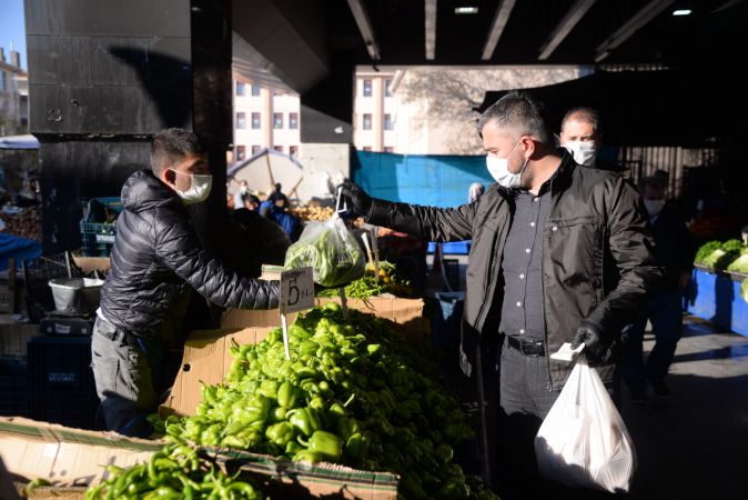 Pursaklar Belediye Başkanı Çetin’den Ramazan öncesi Pazar Denetimi 3