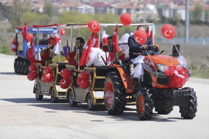 Ankara'da Sokağa çıkma yasağında bandolu 23 Nisan kutlaması 1