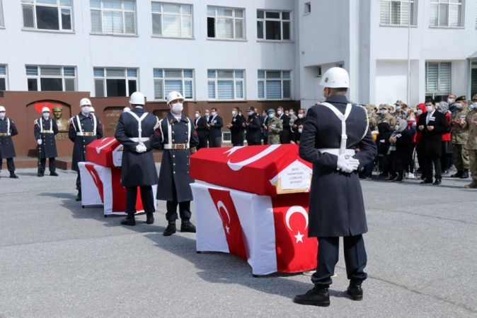 Bitlis şehitleri törenle memleketlerine uğurlandı 1