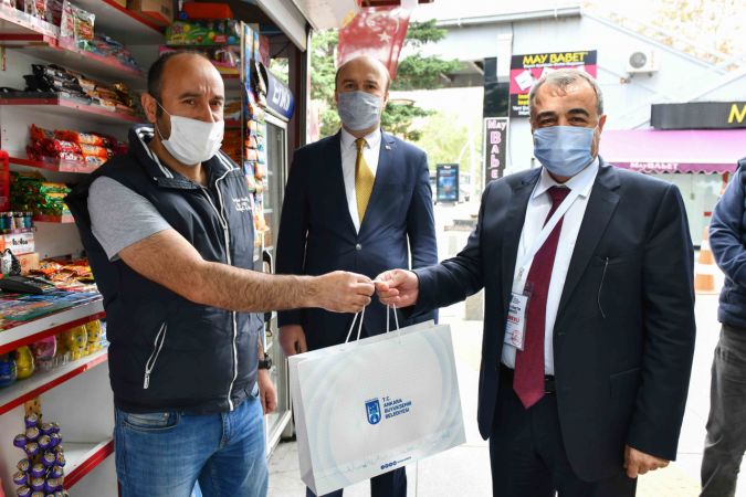 Ankara Büyükşehir'den Büfeci esnafına ve 65 yaş üstü vatandaşlara maske dağıtımı 14