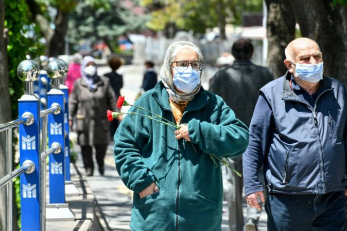 Ankara'da 65 yaş üstü vatandaşa maske dağıtıldı 12