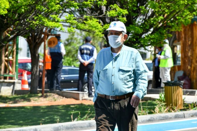 Ankara'da 65 yaş üstü vatandaşa maske dağıtıldı 4
