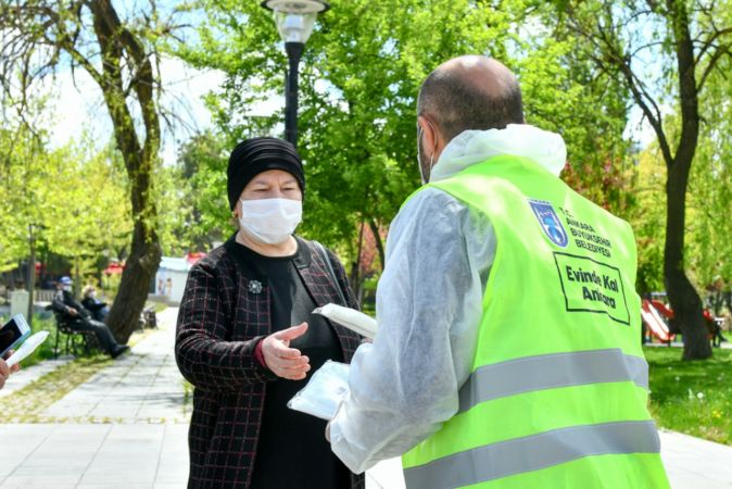 Ankara'da 65 yaş üstü vatandaşa maske dağıtıldı 8