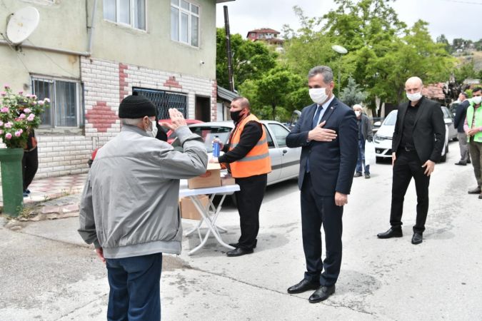 Ankara Mamak'ta tek kullanımlık seccadeler dağıtıldı 6