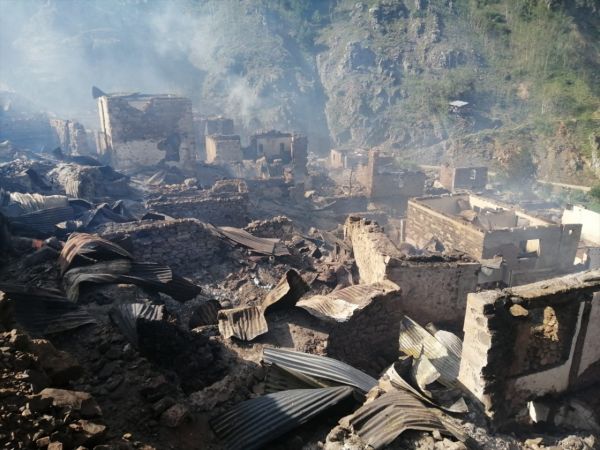 Yangın 35 hanelik köyü yok etti! Cami dışında 35 haneden hiç kalan bina yok 20