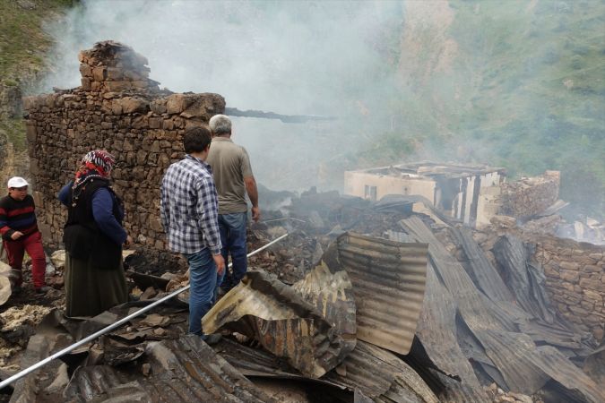 Yangın 35 hanelik köyü yok etti! Cami dışında 35 haneden hiç kalan bina yok 3