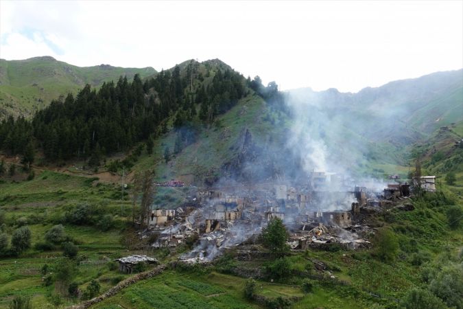 Yangın 35 hanelik köyü yok etti! Cami dışında 35 haneden hiç kalan bina yok 6