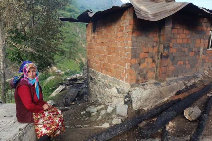 Yangın 35 hanelik köyü yok etti! Cami dışında 35 haneden hiç kalan bina yok 7