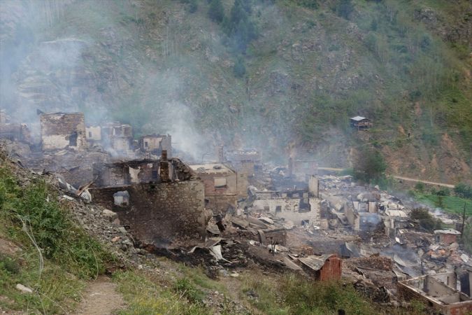 Yangın 35 hanelik köyü yok etti! Cami dışında 35 haneden hiç kalan bina yok 9