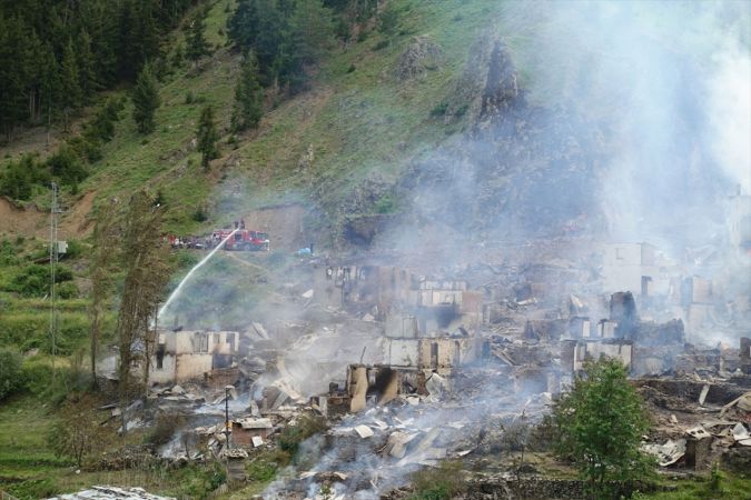 Yangın 35 hanelik köyü yok etti! Cami dışında 35 haneden hiç kalan bina yok 11