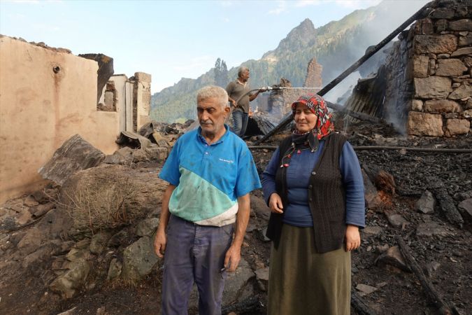 Yangın 35 hanelik köyü yok etti! Cami dışında 35 haneden hiç kalan bina yok 12