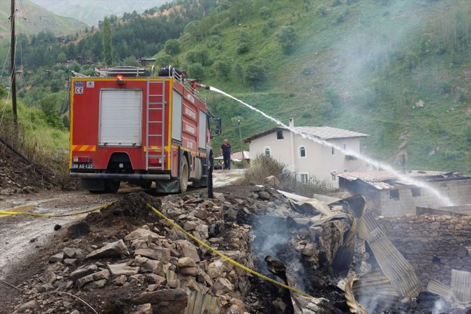 Yangın 35 hanelik köyü yok etti! Cami dışında 35 haneden hiç kalan bina yok 14