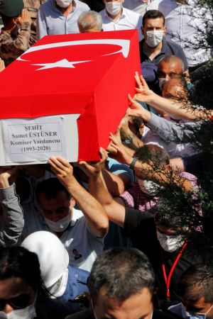 Van'da şehit olan polis Üstüner'in cenazesi Ankara'da toprağa verildi 3