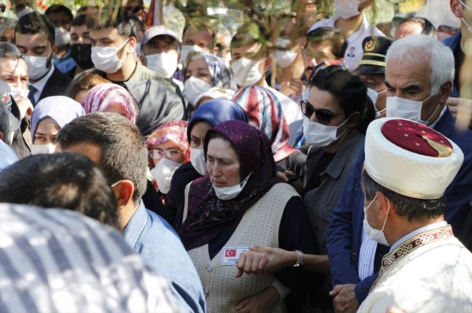 Van'da şehit olan polis Üstüner'in cenazesi Ankara'da toprağa verildi 6