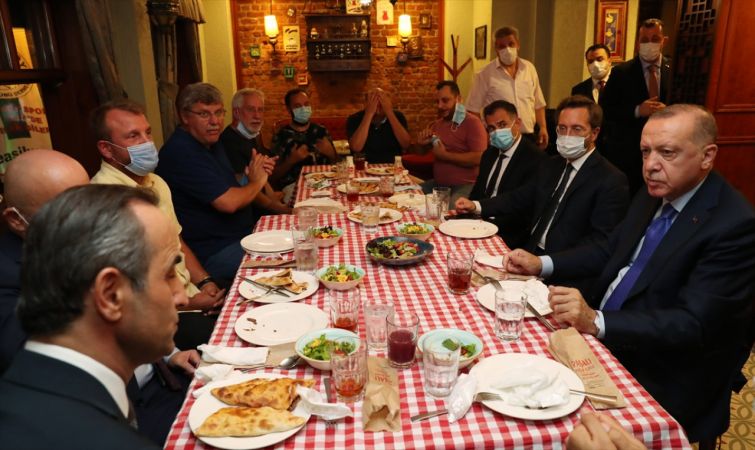 Cumhurbaşkanı Erdoğan, Üsküdar’daki bir restoranda yemek yedi 3
