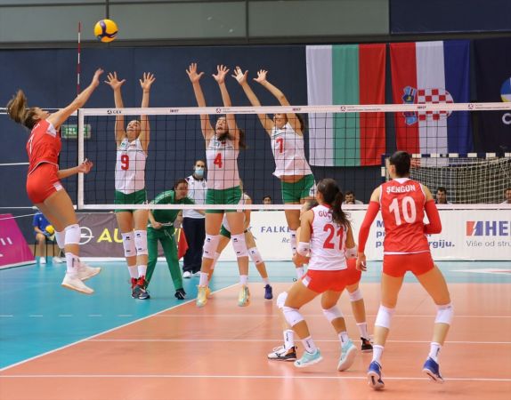 Voleybol: 19 Yaş Altı Genç Kızlar Avrupa Şampiyonası: Türkiye: 3 Bulgaristan: 0 2