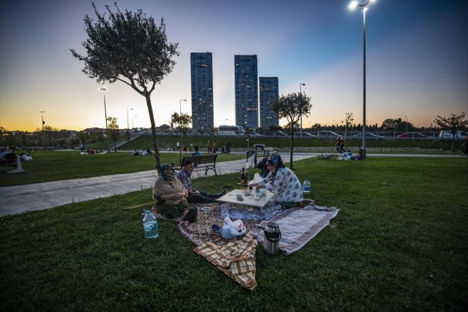 İstanbullular, hafta sonunda sahillere ve yeşil alanlara akın etti 5