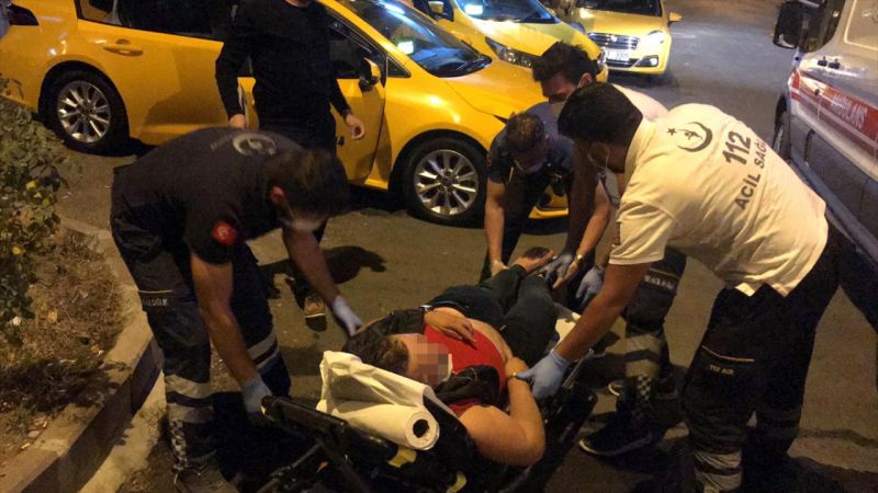 Ankara'da yol kenarında sızan alkollü vatandaş hastaneye götürüldü 1