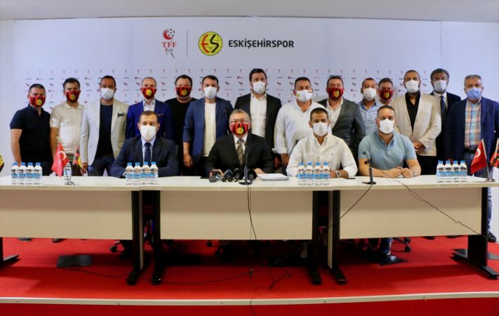 Eskişehirspor Kulübü Başkanı Mustafa Akgören, FIFA'daki dosyalara çözüm arıyor: 5