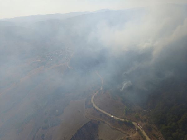 Kastamonu'da çıkan orman yangınına müdahale ediliyor 6