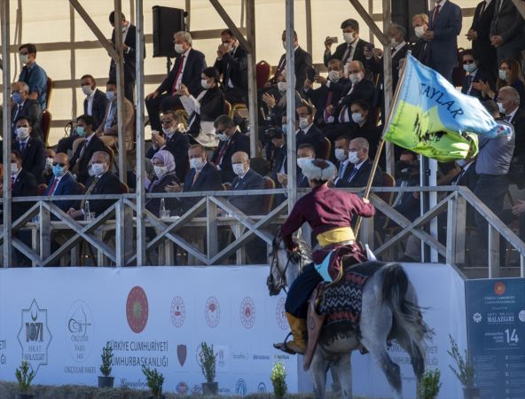 Cumhurbaşkanı Erdoğan, Ahlat'taki etkinlikleri izledi 6