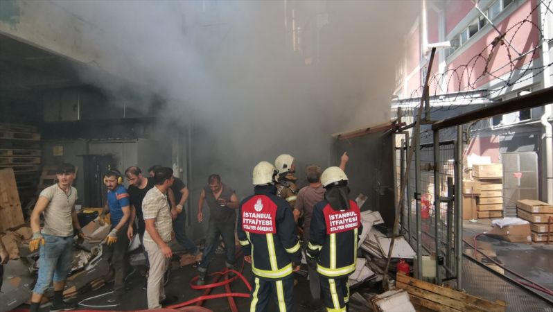 Avcılar'da korkutan Yangın! Fabrikada çıkan yangın söndürüldü 8