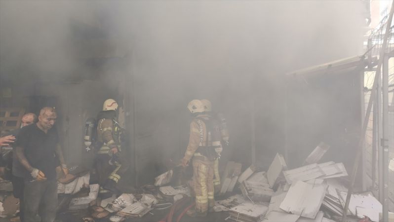 Avcılar'da korkutan Yangın! Fabrikada çıkan yangın söndürüldü 9