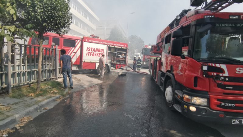 Avcılar'da korkutan Yangın! Fabrikada çıkan yangın söndürüldü 12