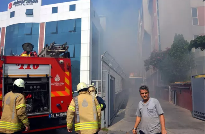 Avcılar'da korkutan Yangın! Fabrikada çıkan yangın söndürüldü 3
