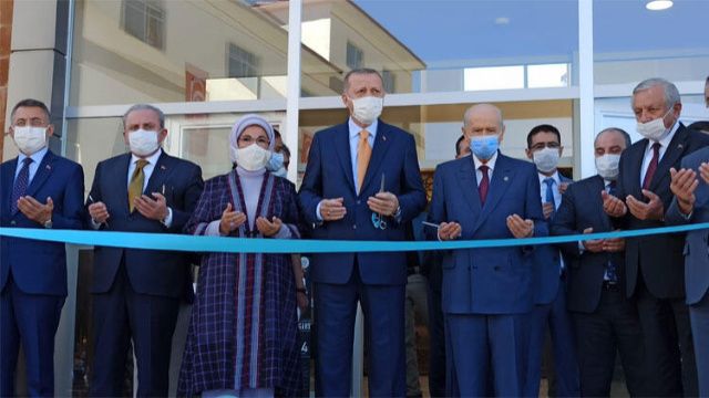 Cumhurbaşkanı Erdoğan, Devlet Bahçeli ile Ahlat Gençlik Merkezi'nin açılışını yaptı 2