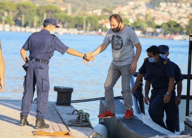 İzmir'de teknenin batması sonucu kaybolan 9 yaşındaki çocuğun cesedi bulundu 6