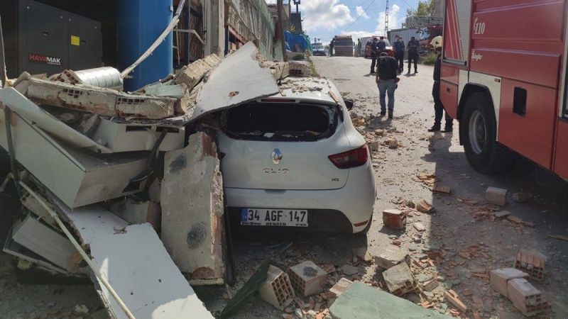 İstanbul'da korkunç patlama! Duvarlar yıkıldı araçlar altında kaldı 5